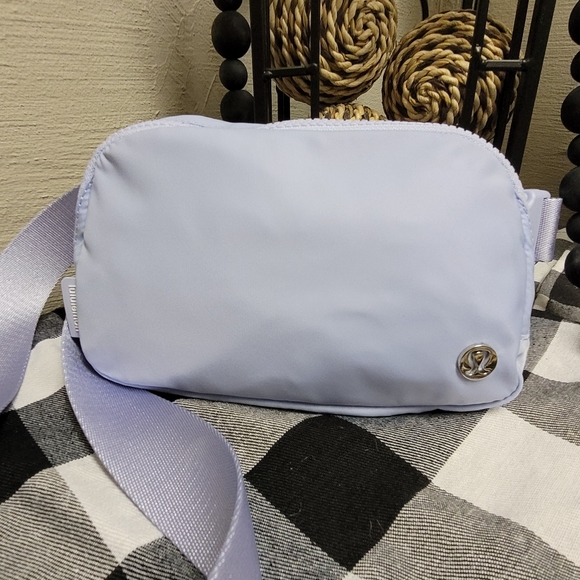 Lululemon Everywhere Belt Bag Pastel Periwinkle Spring Like New - Picture 8 of 16